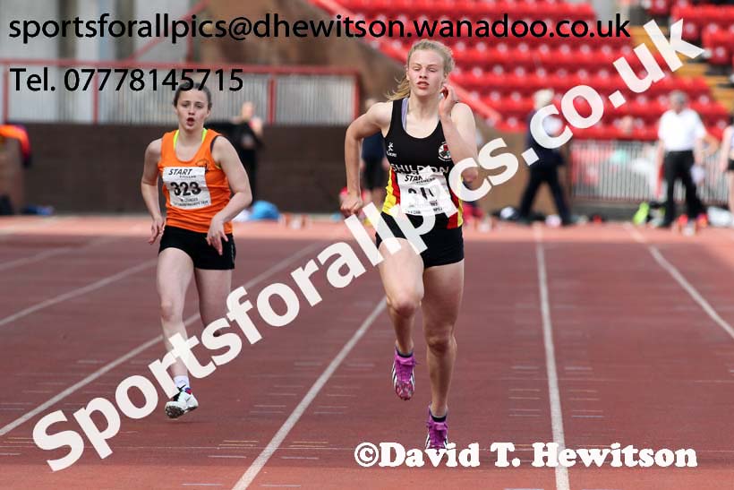 Girls under-15s 100 metres, North Eastern Track and Field Champs, Gateshead Stadium. Photo: David T. Hewitson/Sports for All Pics